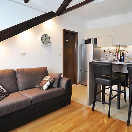 Deluxe & Sarella Apartamento