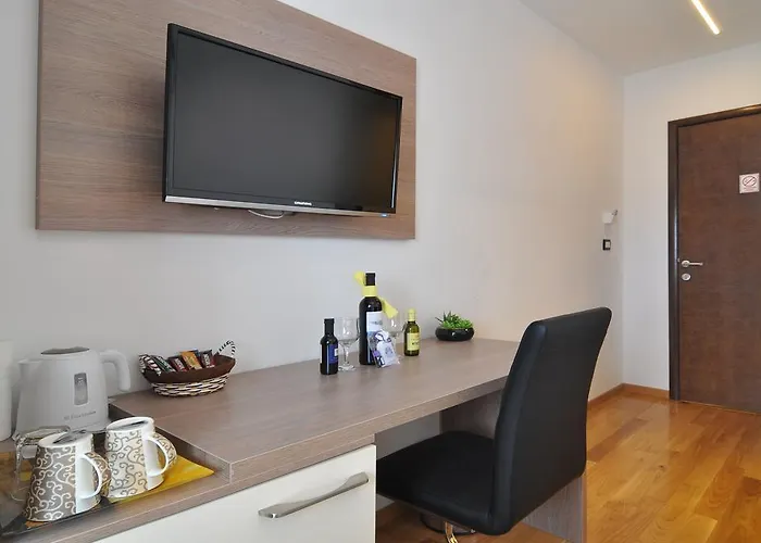 Deluxe & Sarella Апартаменты