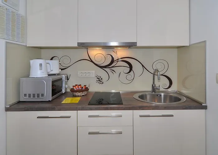 Deluxe & Sarella Апартаменты *