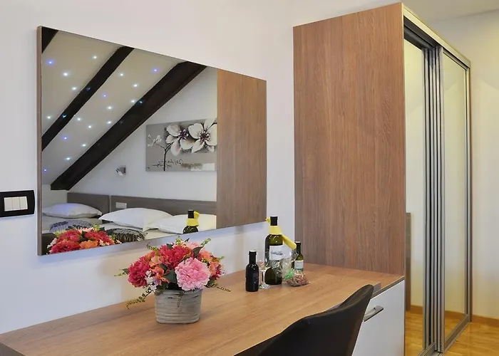 Deluxe & Sarella Апартаменты *