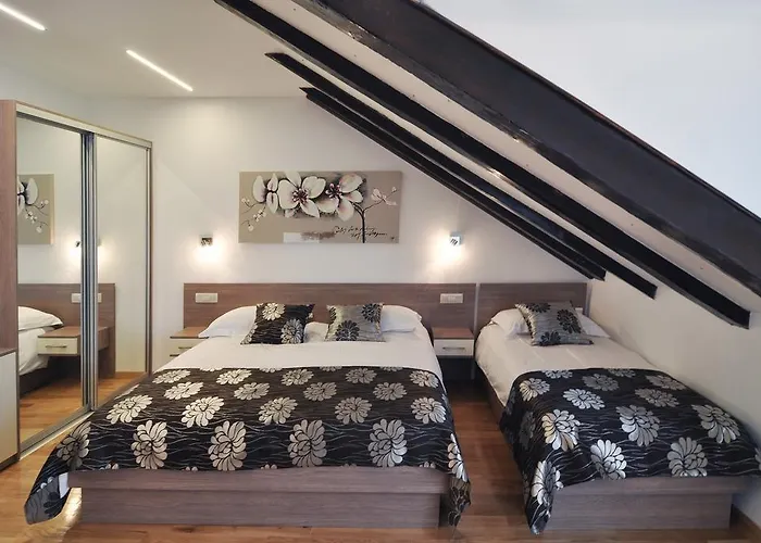 Deluxe & Sarella * Сплит