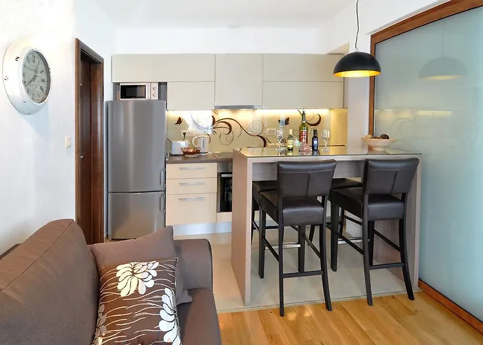 Deluxe & Sarella Сплит