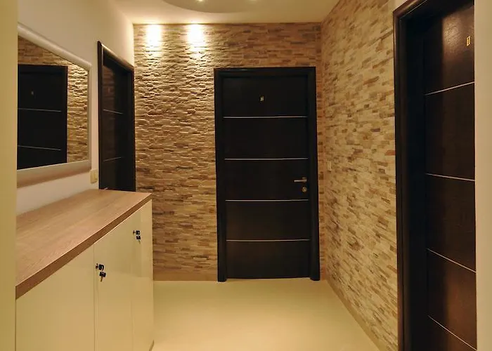 Deluxe & Sarella * Сплит