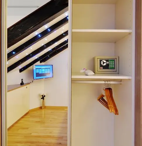 Deluxe & Sarella * Сплит