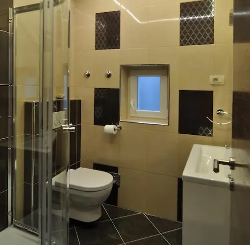 Deluxe & Sarella Апартаменты