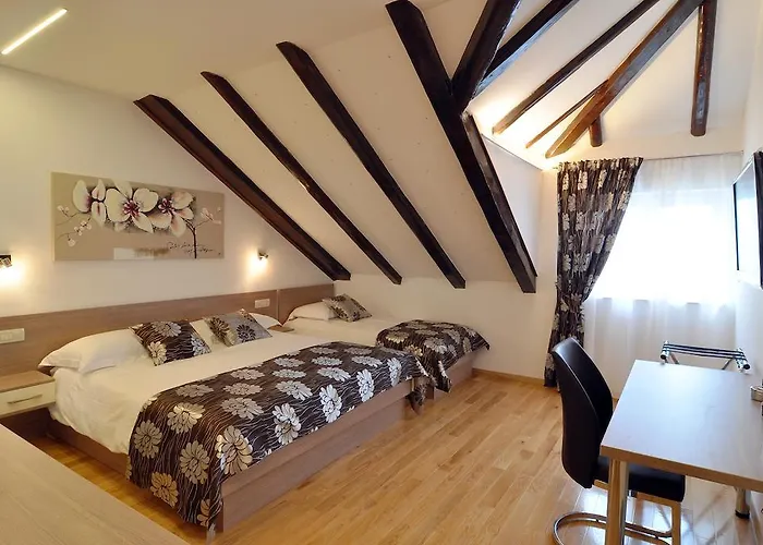 Deluxe & Sarella Апартаменты Сплит