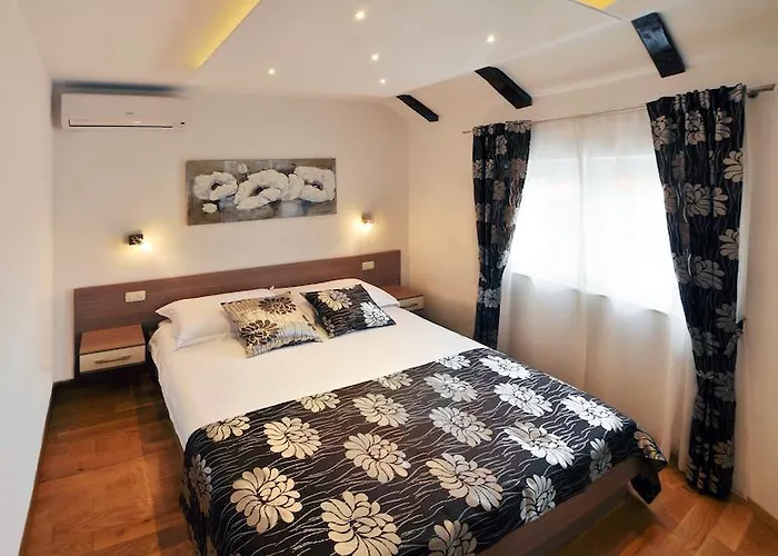 Апартаменты Deluxe & Sarella Сплит