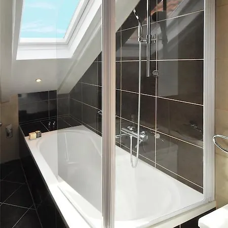 Deluxe & Sarella Apartament *