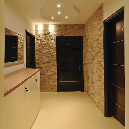 Deluxe & Sarella * Split