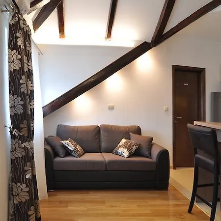 Apartament Deluxe & Sarella *