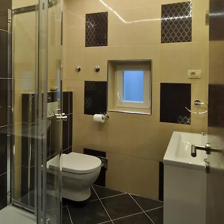 Deluxe & Sarella Apartament