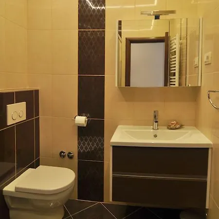 Deluxe & Sarella Apartament *